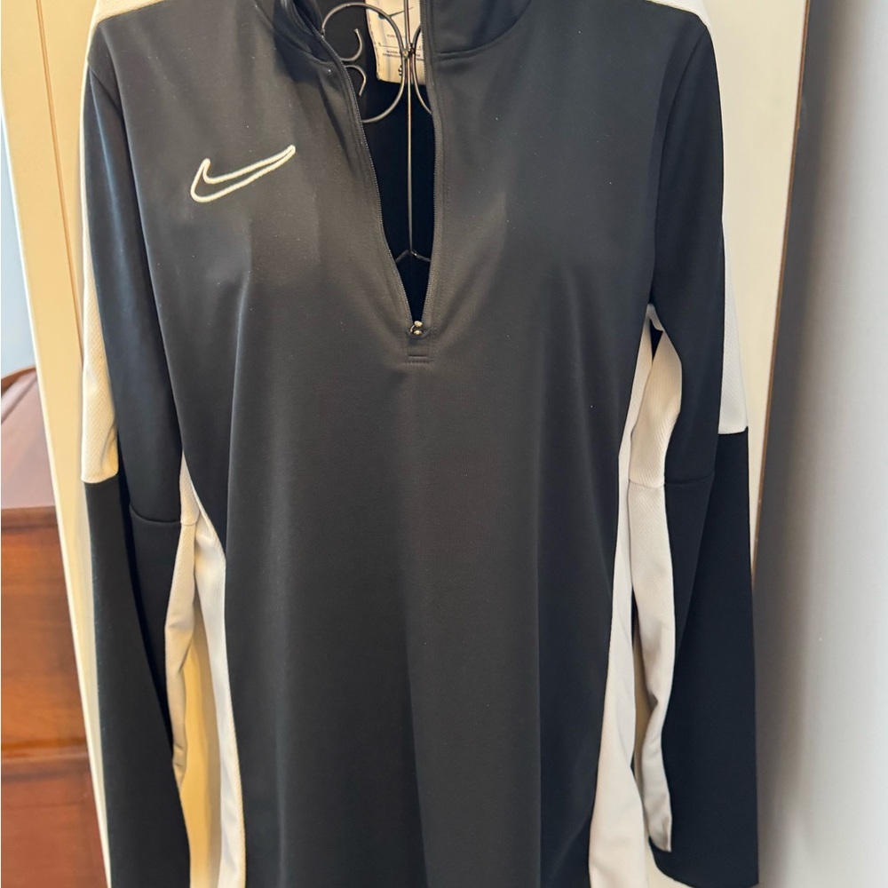 Nike Women's Black and White Sweatshirt